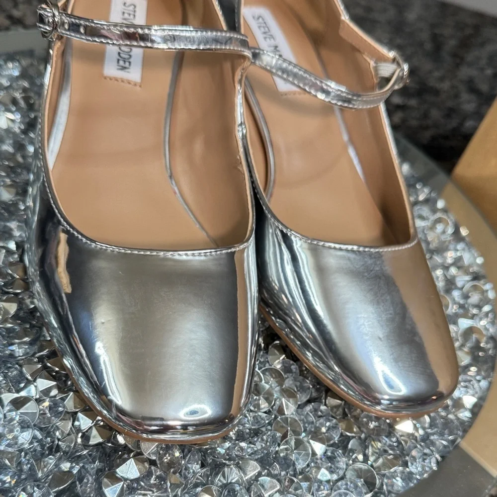 Steve Madden new box